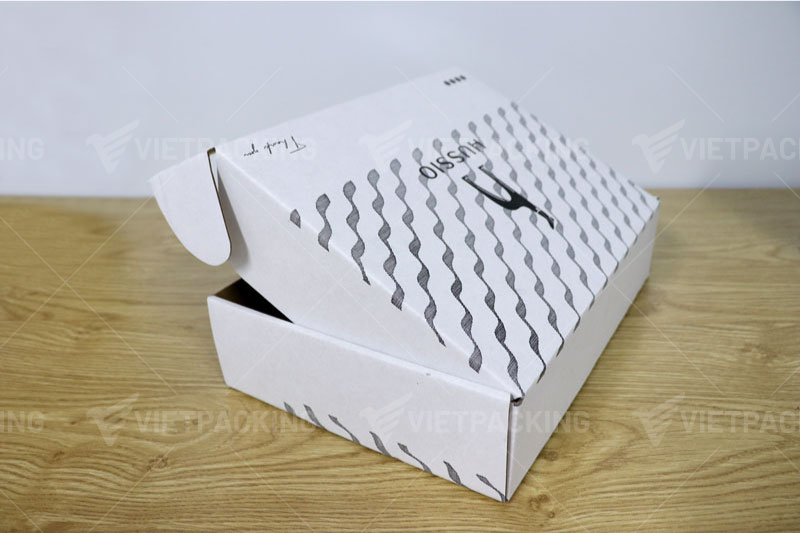hộp carton nắp gài hông in Flexo 1 màu đựng quần áo