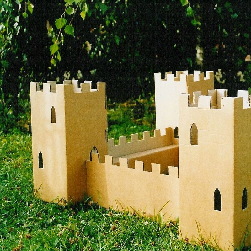 Làm lâu đài bằng giấy carton